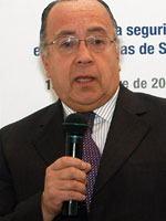 Dr. Mario Quintana Paves, representante de Chile